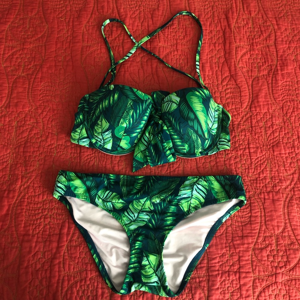 Palm leaf print bikini 34D/M ☀️